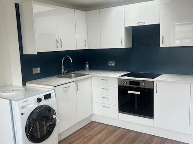 Modern, newy renovated and bright 1 bedroom