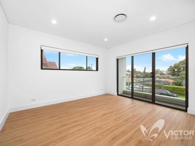 Modern Near New Freestanding 5 Bedroom Townhouse | House Like Living in Prime West Ryde Location