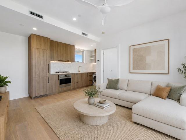 Modern Near New One Bedroom Apartment