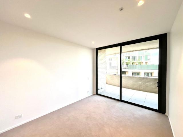 Modern Nearly New Apartment in Prime Norwest Location
