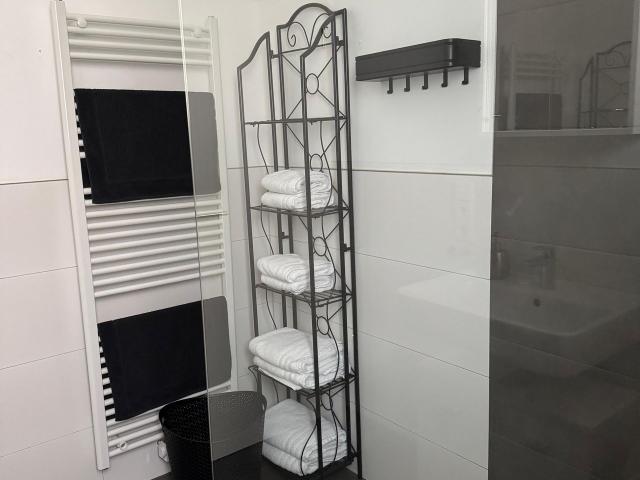 Modern & neat studio in Bielefeld, Bielefeld Amsterdam Apartments for Rent