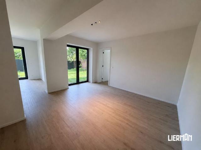 Modern nieuwbouwappartement met 2 slaapkamers, tuin en staanplaats