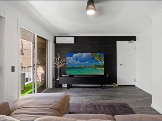 Modern Southport Unit Pool, Sauna, Secure Parking & CBD Living