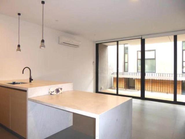 Modern, Sophisticated Designer 2 Bedroom 2 Bathroom 1 Car Park Townhouse !