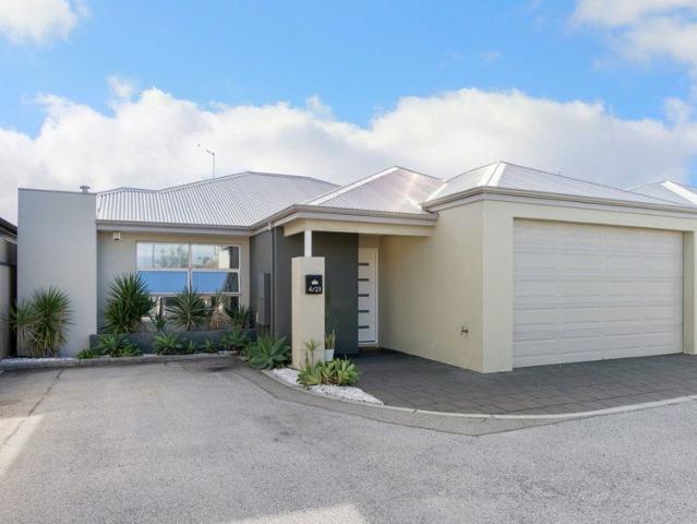 MODERN, SOPHISTICATED & MOVE IN READY!