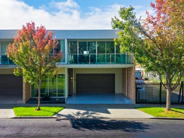 Modern Sophistication on the Fringe of the CBD
