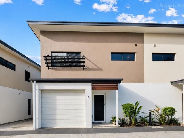 Modern Salisbury Townhouse with North Facing Private Courtyard and Additional Car Space