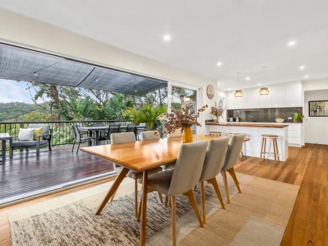 MODERN SANCTUARY EMBRACED BY BUSHLAND