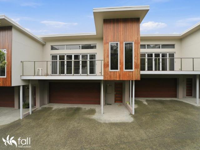 Modern Sandy Bay Living in a Prime Location