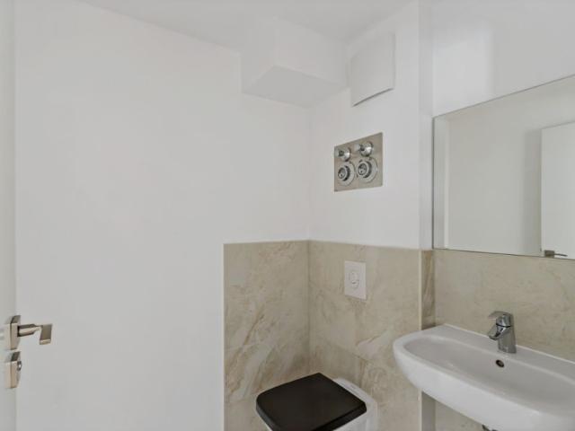 Modern saniert und Altbaucharme Tolle 3 Zimmerwohnung mitten in der Stadt!