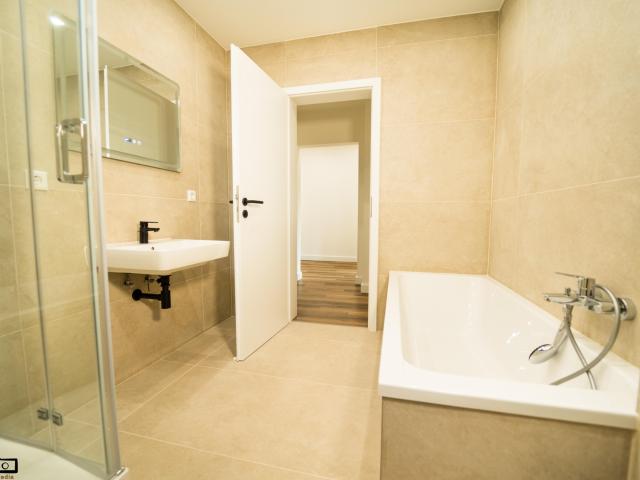 Modern sanierte 3 Zimmer Wohnung mit Balkon & eigenem Garten – Erstbezug