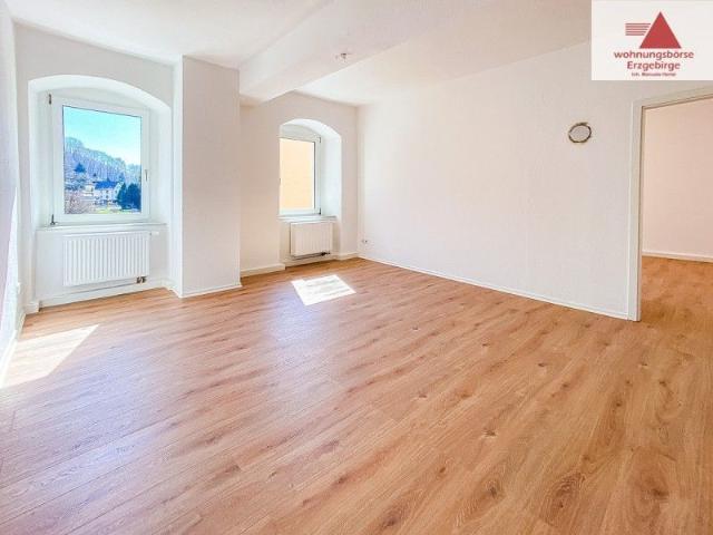 Modern sanierte 3 Raum Wohnung mit Eckbadewanne und Kaminanschluß in Drebach Ortsteil Venusberg!