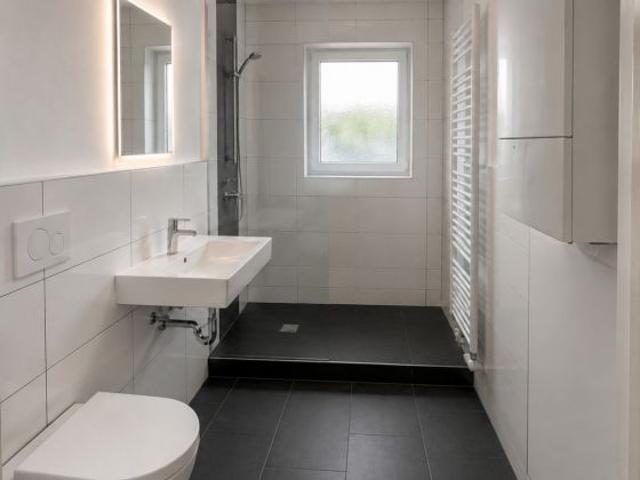 Modern sanierte 1 Zimmer Wohnung mit Balkon, Einbauküche und Stellplatz in Jever Rahrdum