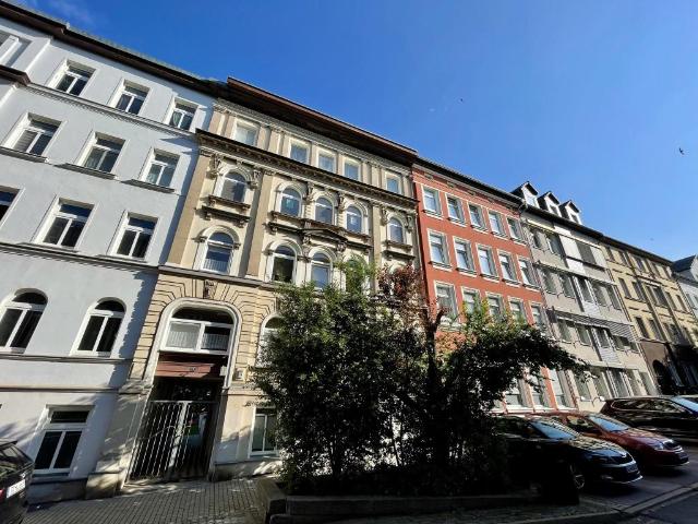 Modern sanierte 4 Raum Wohnung mit Balkon und schickem Bad!