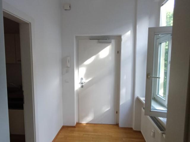 Modern sanierte altbauwohnung in bester lage 2 zimmer und küche wohnung ruhig und sonnig