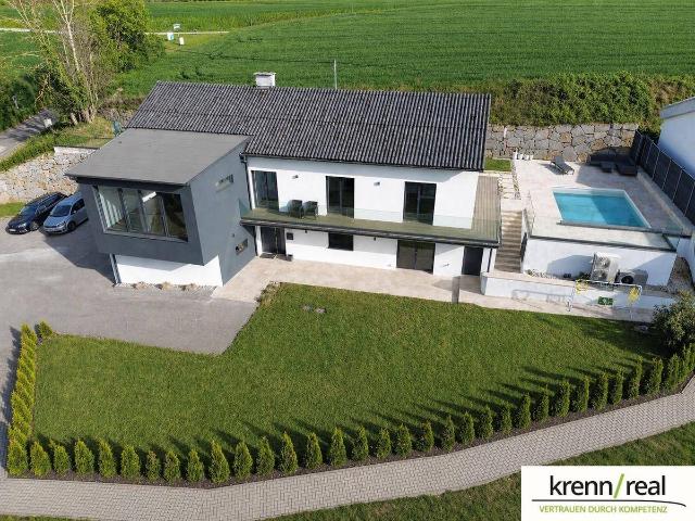 Modern saniertes Einfamilienhaus mit Pool und viel Platz