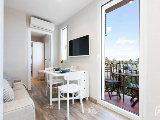 Modern seafront apartment for rent with fantastic sea views