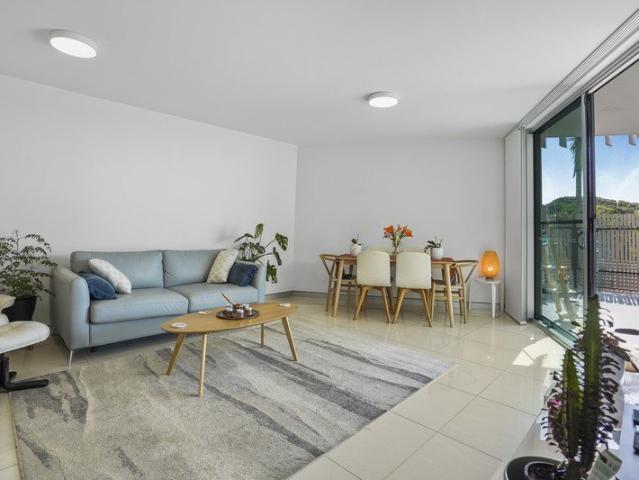 Modern Seaside Apartment with Large Balcony