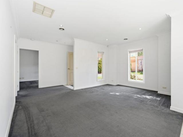 Modern, Secure Living in the Heart of Ringwood