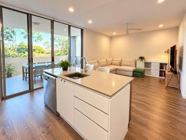 MODERN, SECURE & SUPER CONVENIENT HOME with Ducted Air Con | WALK TO EVERYTHING