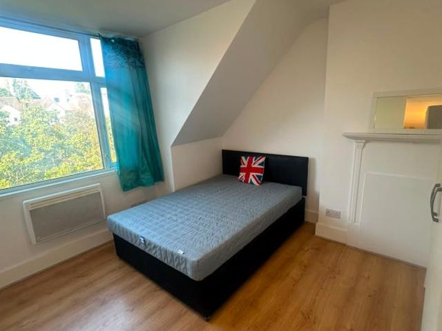Modern Self Contained Studio Flat | Golders Green