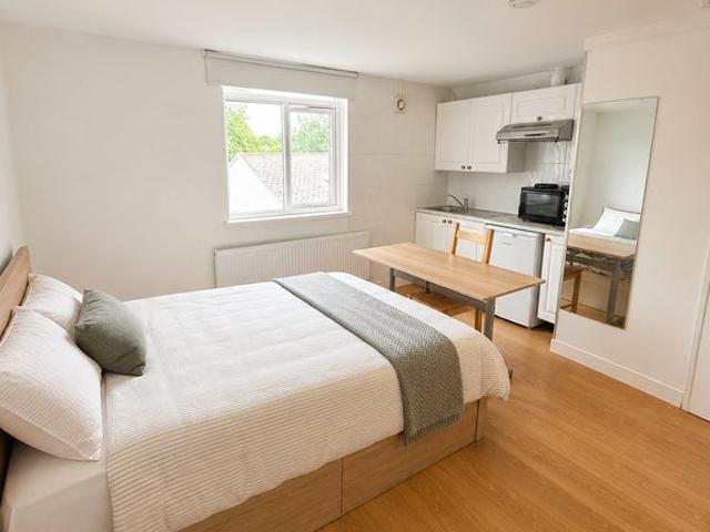 Modern Self Contained Studio Stoke Newington