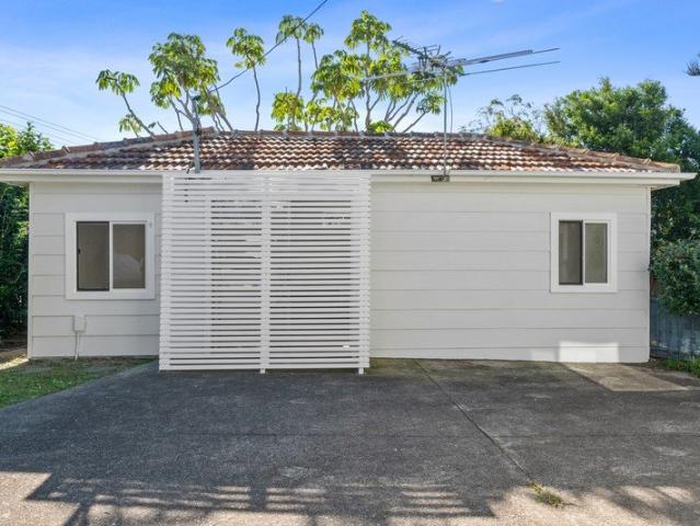 MODERN SELF CONTAINED STUDIO SPACE