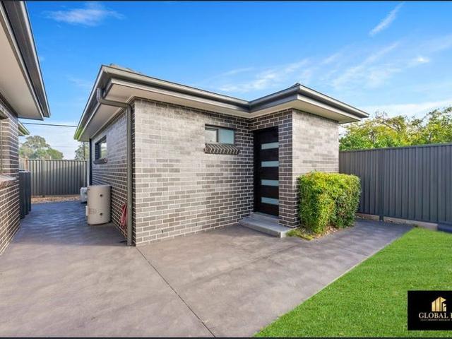Modern Self Contained Studio – Water Included