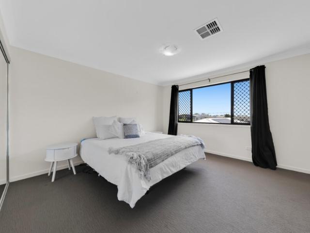 MODERN SHARE ACCOMMODATION