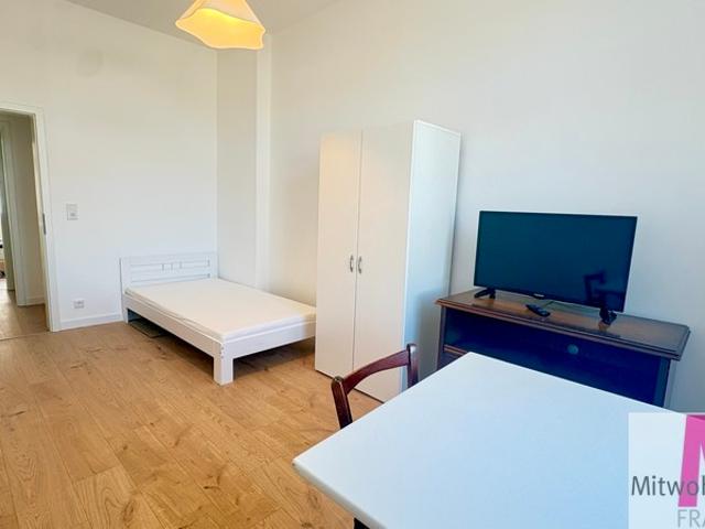 Modern shared apartment room in a central location – euhabitat