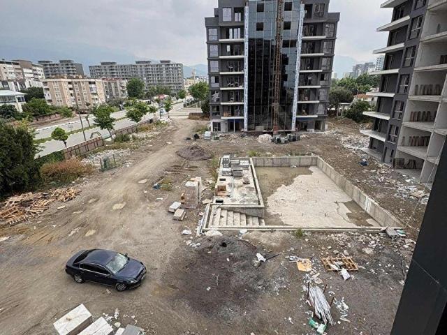 Modern Site Yaşamı Sunan Havuzlu ve Otoparklı 3+1 Satılık Daire