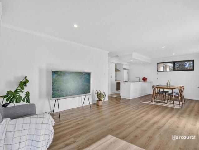 Modern Simplicity in a Connected Location