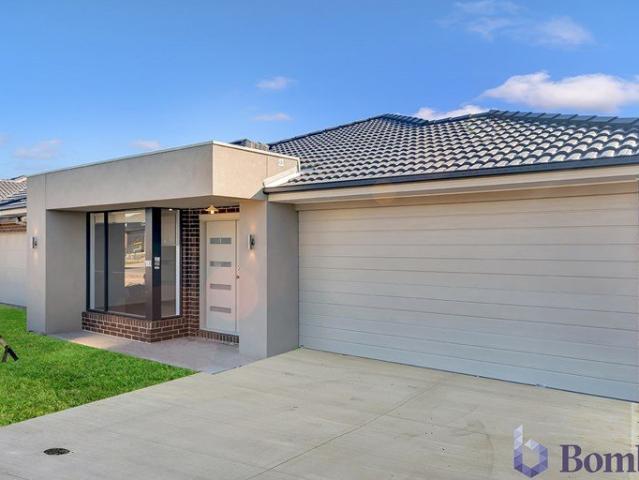Modern Single Level Family Living on 448sqm Walking Distance to Schools and Kallo Town Centre