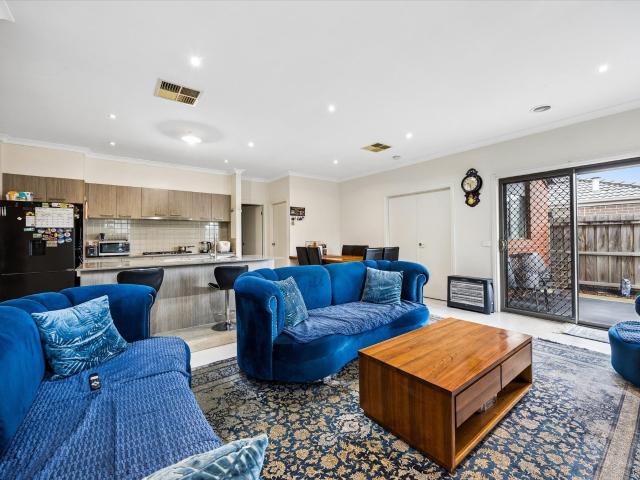 MODERN SINGLE LEVEL HOME WITH FAMILY APPEAL