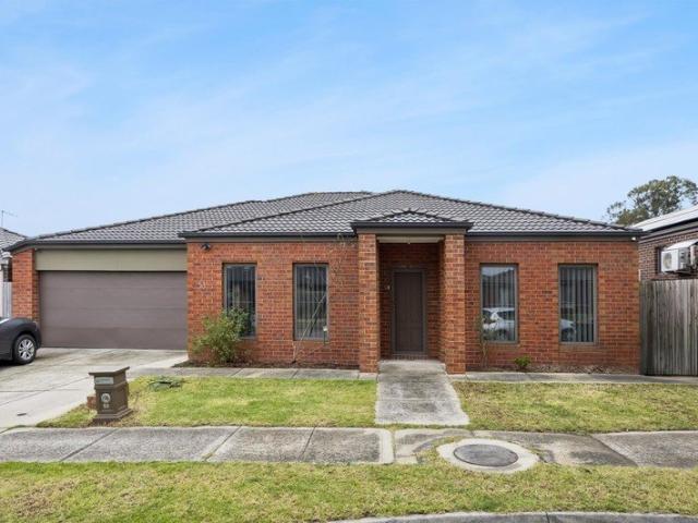 MODERN SINGLE LEVEL HOME WITH FAMILY APPEAL