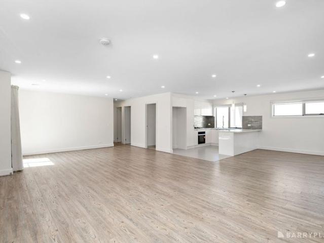 Modern Single Level Living with Street Frontage & Exceptional Convenience
