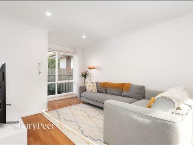 MODERN SINGLE LEVEL LIVING IN A PRIME BENTLEIGH EAST LOCATION