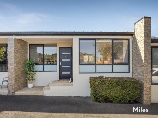 Modern Single Level Living Moments from Burgundy Street
