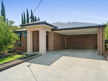Modern Single Level, Low Maintenance Living with room to move