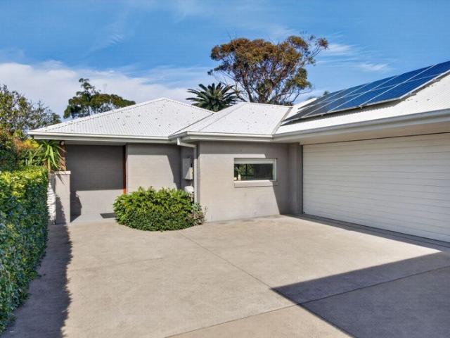 Modern Single Level Torrens Title Move In Ready Spacious & Minimal Maintenance Walk To Everything