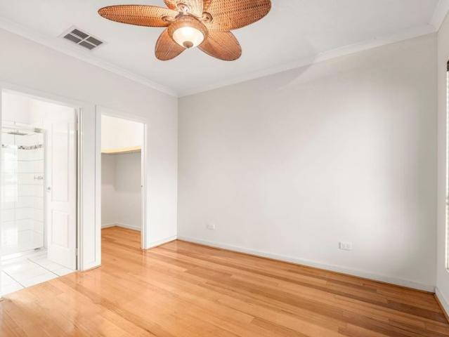 Modern Single Level Unit in a Peaceful Rear Position in Croydon North