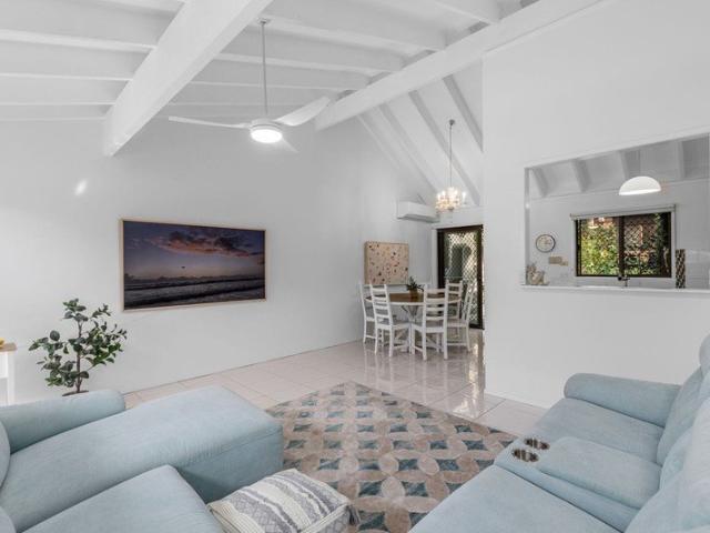 Modern Single Level Villa in a Prime Location