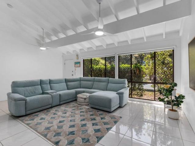 Modern Single Level Villa in a Prime Location