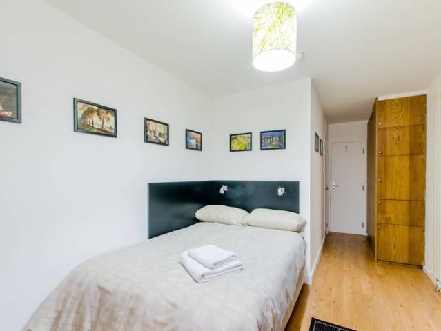 Modern single studio on Finchley Road near ESCP