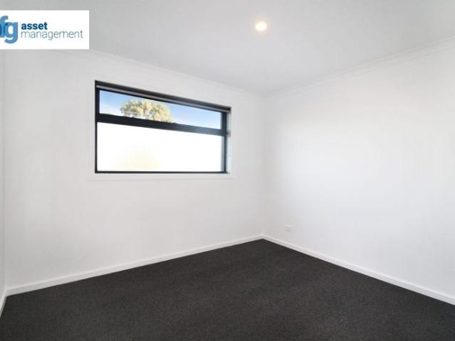 Modern & Spacious 3 Bedroom Home Quiet Location!