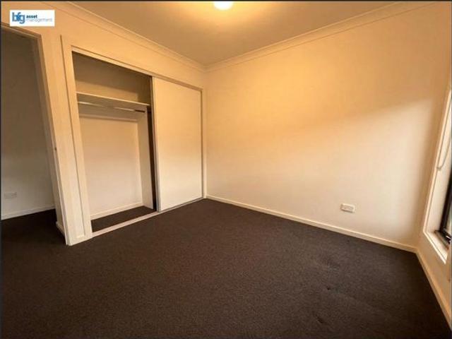Modern & Spacious 3 Bedroom Townhouse in the Heart of Doreen!