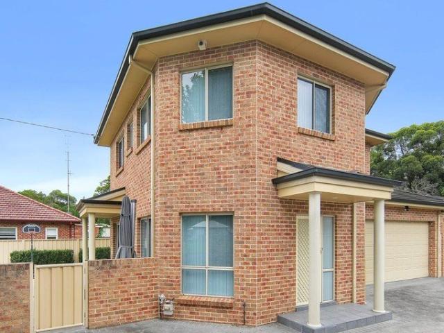 Modern & Spacious 3 Bedroom Townhouse in Prime Tarrawanna Location