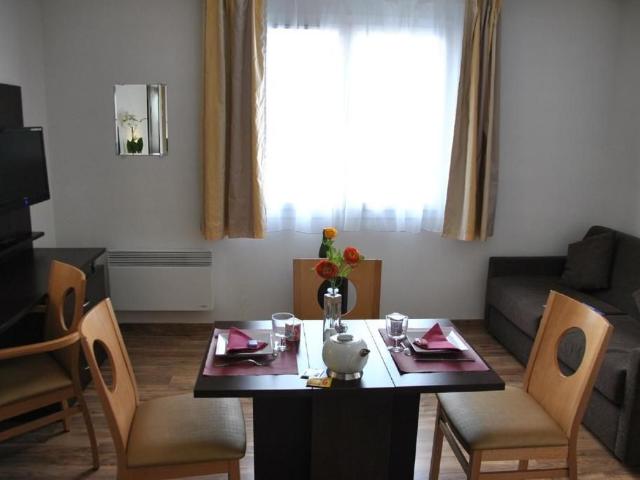 Modern, spacious 1 BR apartment, Caen