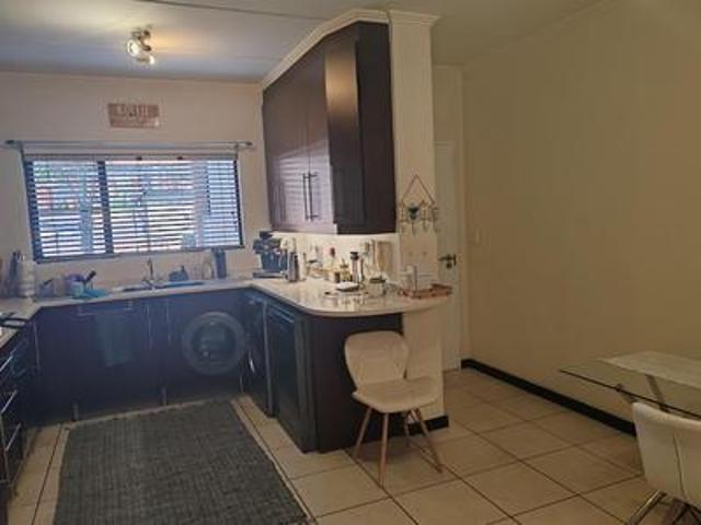 modern spacious 2 bed 1 bath garden!
