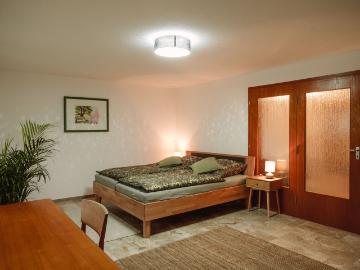 Modern & spacious 2 bedroom apartment with separate living room & terrace near A6 Bretzfeld